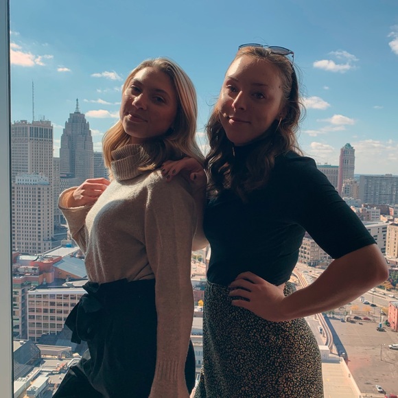 Meet your Posher, Courtney - Picture 1 of 1